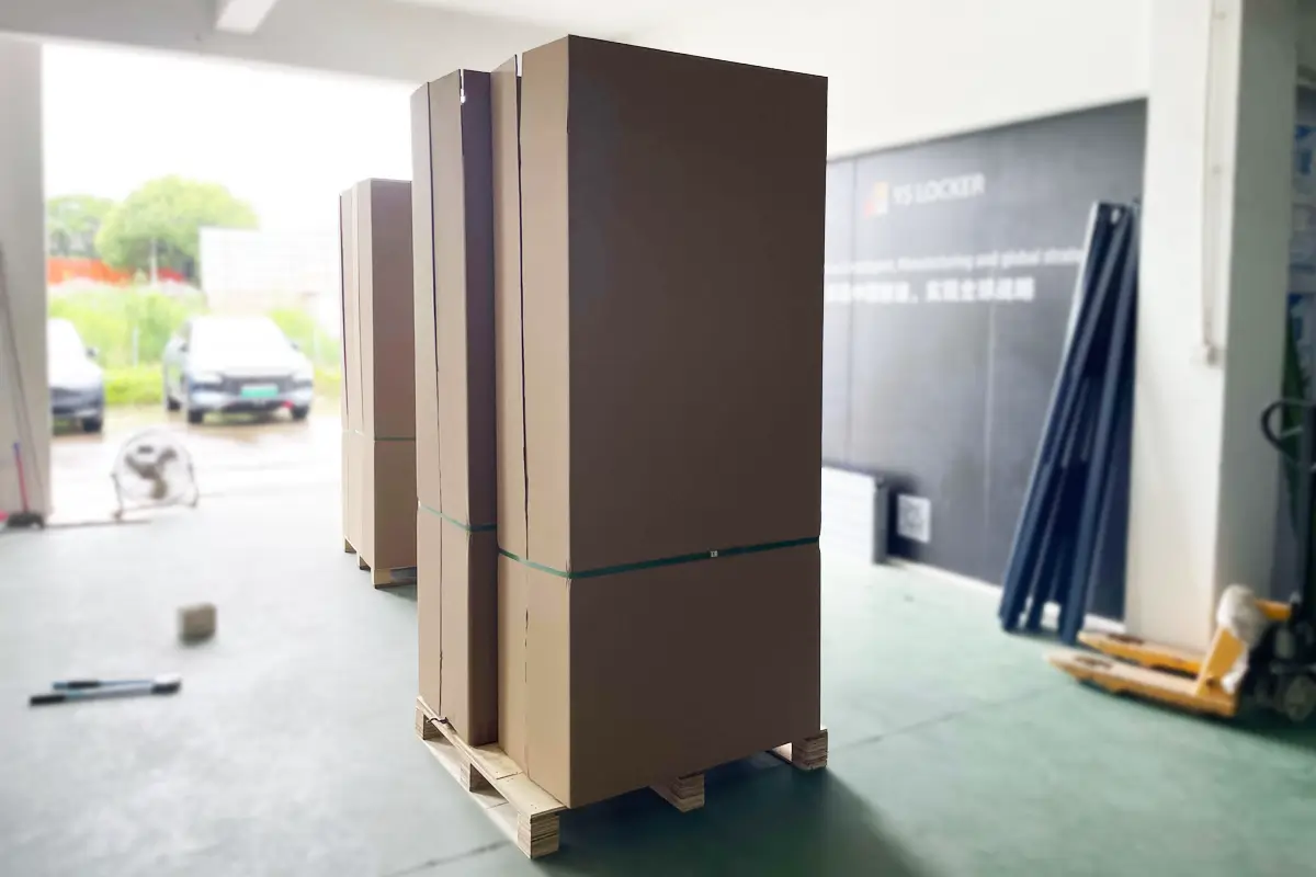 Smart locker packaging and delivery